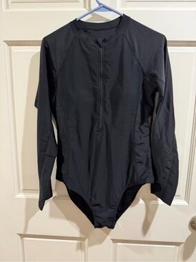 NWT Daci Long-Sleeve Black Zip-Front One-Piece Swimwear size large